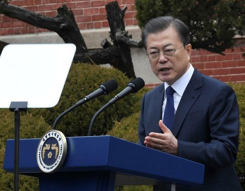 韓国で4月15日投開票の国会議員総選挙に向けた選挙運動期間が始まり、新型コロナウイルス感染拡大抑制対策が文在寅大統領（写真）の追い風になっている。ソウルで3月撮影（2020年　ロイター）