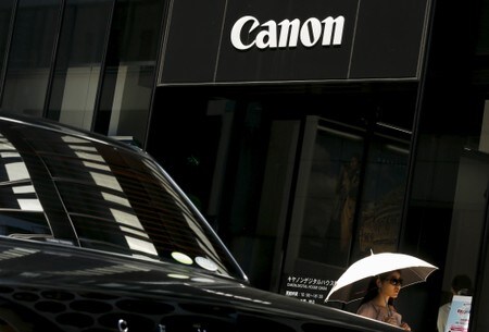 　１０月２８日、キヤノンは欧州やアジア経済の減速を受け、２０１９年１２月期の連結営業利益見通しを２１５０億円から１８８０億円に下方修正した。写真は２０１５円７月２７日、東京で撮影（２０１９年　ロイターThomas Peter）