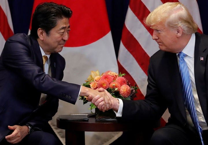 トランプが安倍とは「相性がいい」と言ったのも頷ける？　Carlos Barria-REUTERS