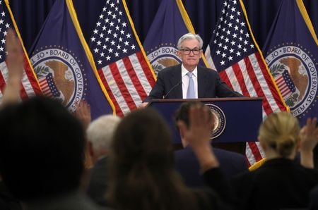 米連邦準備理事会（ＦＲＢ）のパウエル議長は１４日、インフレ率は２０２４年を通して低下し続けるとの見通しを示した。２０２３年３月撮影（２０２４年　ロイター/Leah Millis）