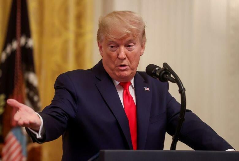 トランプ米大統領（写真）が2018年4月に「トランプ・ホテル」で開かれた夕食会で、ヨバノビッチ駐ウクライナ大使（当時）を解任するよう命じている音声が見つかった。ロイターが25日、この音声を含む録画記録を入手した。24日、ホワイトハウスで撮影（2020年　ロイター/Jonathan Ernst）