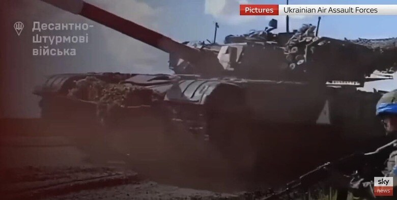 ロシア領土に侵攻するウクライナ軍戦車　 Sky News/YouTube