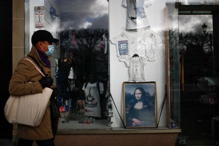 フランス国立統計経済研究所（ＩＮＳＥＥ）は２８日、２０２１年の国内総生産（ＧＤＰ）が前年比７％増加し、１９６９年以来の大幅な伸びになったと発表した。パリ市内、２０２１年１月撮影（２０２２年　ロイター／Gonzalo Fuentes）