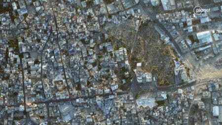 　１０月２５日、米政府当局者によると、米情報当局はパレスチナ自治区ガザの病院で先週起きた爆発について、イスラエルではなく、パレスチナ側の空中で分解したロケット弾によるものだと確信しているという。写真はガザの何百人もが亡くなったアル・アハリ病院。提供写真（２０２３年　ロイター／Planet Labs PBC）