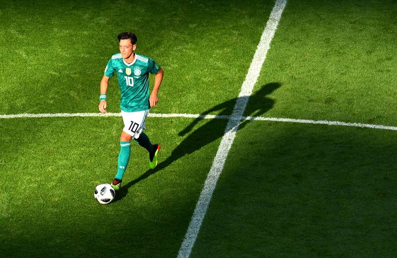 エジル代表引退をきっかけとして、人種差別論争がわきあがっている　REUTERS/Dylan Martinez