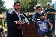 次の米大統領選を左右するミシガン州連邦上院選　「急進左派」を候補者とした民主党は勝てるのか？