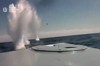 【動画】ロシア黒海艦隊、水上ドローン攻撃に「なす術なし」...ヘリの機銃掃射を回避し「自爆攻撃」を成功させる緊迫シーン