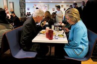 最強の味方のはずのビルがヒラリーの足手まとい