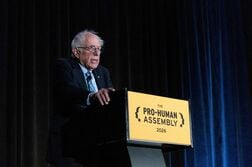 サンダース氏とバノン氏がＡＩ監督強化訴え、異例の左右両派共闘