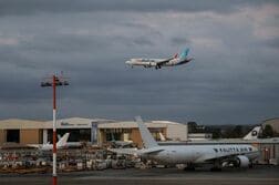 イスラエル行き旅客機事件、背後関係特定は時期尚早＝ネタニヤフ氏