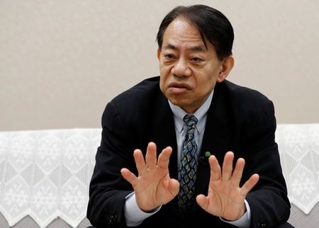 財務省は３１日、アジア開発銀行（ＡＤＢ）の浅川雅嗣総裁が全会一致で次期総裁に再任されたと発表した。写真は、ロイターとのインタビューに答える浅川氏。２０１９年１１月２９日に撮影。（２０２１年　ロイター／Kim Kyung-Hoon）