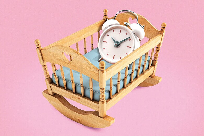 卵子凍結はできるだけ早いほうがいいとクリニックは言うが……　PHOTO ILLUSTRATION BY SLATE. PHOTOS BY KOYA79/ISTOCKｰGETTY IMAGES PLUS AND MIALAPI/ISTOCKｰGETTY IMAGES PLUSｰSLATE