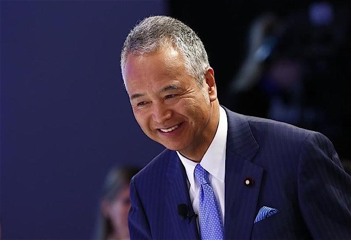 自民党内の「ルール形成戦略議員連盟」の甘利明会長（税制調査会会長、写真）は、中国を念頭に、米国との共同研究に携わる日本企業は米技術の同盟国外への漏えい防止のため、社内のファイアーウォールの仕様と運用を強化する必要があるとの考えを示した。写真はスイスのダボスで２０１６年１月撮影（２０１９年　ロイター／Ruben Sprich）