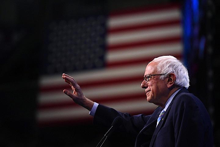 来年の米大統領選向け野党民主党候補の指名を争うバーニー・サンダース上院議員（78・写真）がこのほど、心臓発作を起こしていたことが分かった。9月にニューハンプシャーで撮影（2019年　ロイター／Gretchen Ertl）