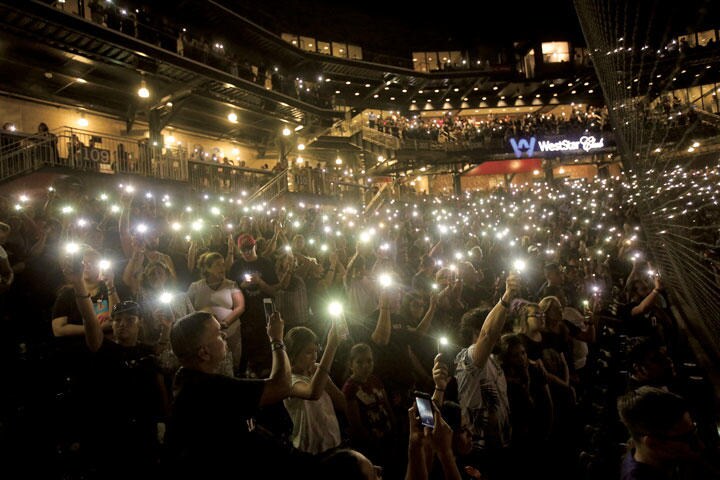 JOSE LUIS GONZALEZ-REUTERS