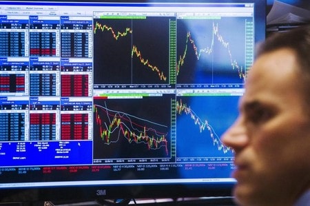 　４月５日、米株式市場のＳ＆Ｐ総合５００種指数は足元では上昇基調だが、個々の銘柄の最近の値動きからは市場に弱気相場の気配が広がっている様子がうかがえる。ＮＹ証券取引所で２０１５年６月撮影（２０１８年　ロイター/Lucas Jackson）