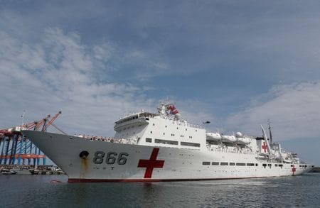 　７月２日遅く、中国国防省は、海軍病院船「和平方舟（平和の箱舟）」を太平洋に派遣すると発表した。写真は２０１８年９月、ベネズエラのラ・グアイラ港で撮影（２０２３年　ロイター/Manaure Quintero）