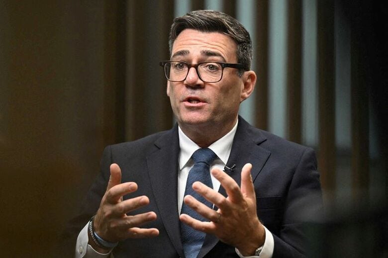 ＢＢＣのインタビューを受ける英国のバーナム新首相。7月24日、ロンドンで撮影。 Jeff Overs/BBC/Handout via REUTERS