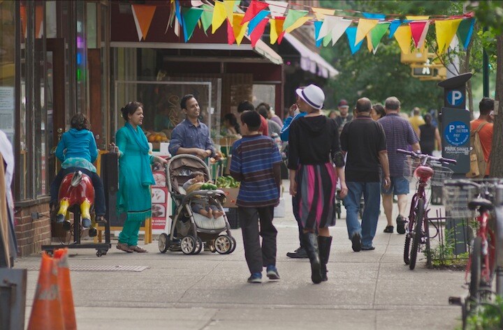 『ニューヨーク、ジャクソンハイツへようこそ』 (C) 2015 Moulins Films LLC All Rights Reserved