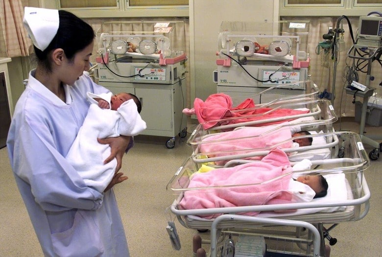 東京慈恵会医科大学附属病院で生まれた新生児　REUTERS