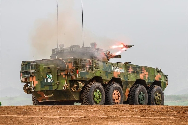 中国軍のミサイル実弾発射演習（11月9日、江西省福州市）　CFOTO/Sipa USA via Reuters Connect