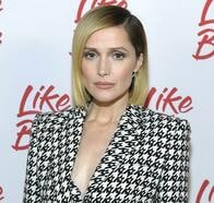 エアロビで富と名声を手に入れた女性のサクセスストーリー『フィジカル』