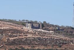 -イスラエル軍が展開、入植者包囲のパレスチナ人世帯　ヨルダン川西岸