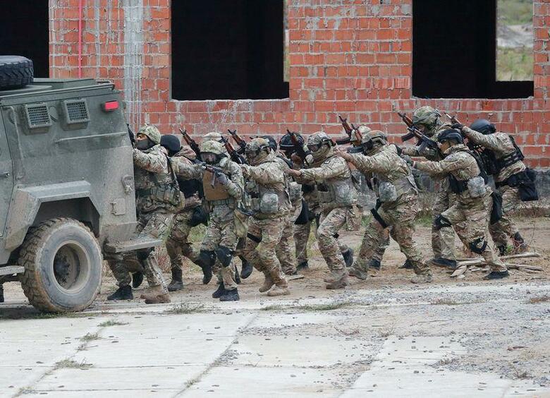 ウクライナでのアメリカ＝ウクライナの合同軍軍事演習のようす　REUTERS/Gleb Garanich