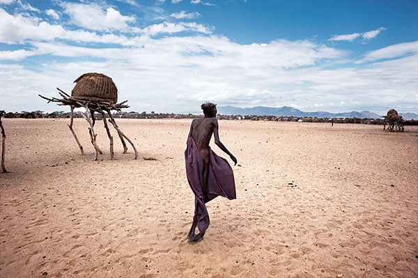 ＜セイス村（エチオピア）＞ケニア国境沿いの村々ではずっと降雨がなく、人々は食べ物も飲み物も手に入らず困窮している。飢餓で最も苦しみ、犠牲になるのは老人と子供だ