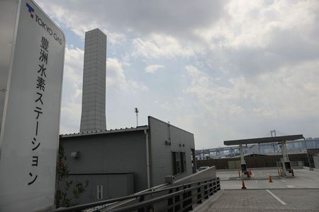 　１２月４日　経済対策の目玉の一つして政府が検討中のグリーン基金の規模について、１─２兆円で調整が進んでいることが明らかになった。写真は東京・豊洲の水素ステーション。８月１８日撮影（２０２０年　時事通信）