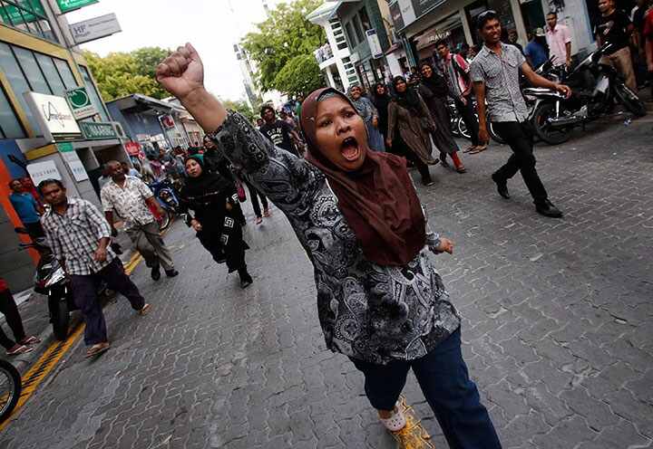 政治対立が続くモルディブ（写真は2012年に首都マレで抗議の声を上げるナシード元大統領の支持者）　Adnan Abidi-REUTERS