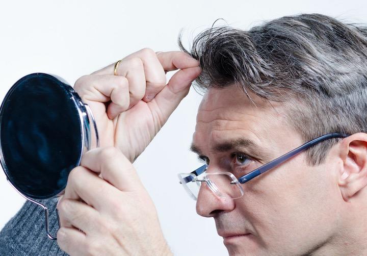 ストレスがミトコンドリアの変化を誘発し、白髪になる......  OlafSpeier-iStock