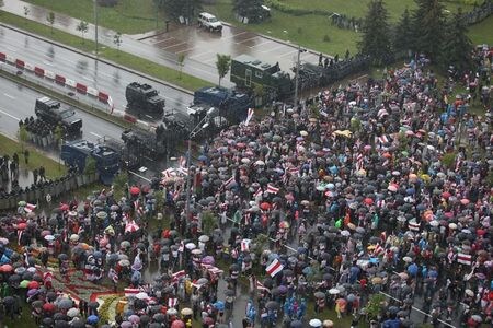 　８月３１日、ホワイトハウスのマケナニー報道官は、ロシアはベラルーシの国家主権と、ベラルーシ国民が自身の指導者を選出する権利を尊重すべきと述べた。写真は３０日、ミンスクで行われた、大統領選の結果に抗議するデモ。提供写真（２０２０年　ロイター／Tut.By）