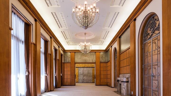 1階の大客室は特に贅が尽くされ、ルネ・ラリックやマックス・アングランなどフランス人アーティストによる装飾が圧巻だ。