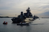 ロシア黒海艦隊をドローン襲撃...防空ミサイルを回避し、「自爆攻撃」成功の瞬間映像をウクライナ公開