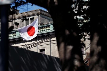 　３月１２日　日銀は１２日、２０２４年度の金融機関に対する考査方針を公表し、重点項目として不動産関連貸し出しや住宅ローン審査、イールドカーブ（利回り曲線）見通しを踏まえた収益見通しや有価証券の運用等の経営戦略などを挙げた。写真は日銀の建物で、２０１７年９月に都内で撮影（２０２４年　ロイター／Toru Hanai）