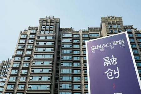 　１１月２２日、中国の大手不動産開発会社、融創中国は国内で発行した１４６億元（２０億７０００万ドル）相当の債券を２つのグループに分け、償還期限を最長４年半延長することを計画している。写真は上海で２０１８年３月撮影（２０２２年　ロイター）