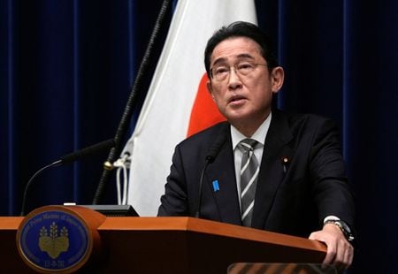 　２月２９日、岸田文雄首相（写真）は、自民党派閥の政治資金問題を巡る衆議院政治倫理審査会に出席し、首相在任中は自身の政治資金パーティーを開くことはないと明言した。写真は都内での代表撮影（２０２４　ロイター）