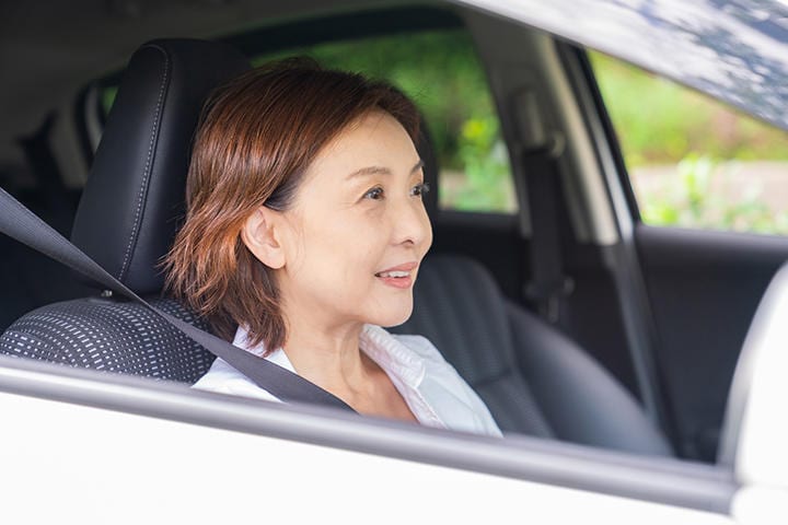 障害や病気、身体の衰えを踏まえて運転と向き合うことが今後より重要になる（写真はイメージです）　miya227-iStock