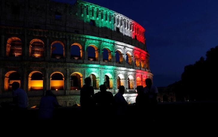 イタリア・ミラノにあるサンラファエーレ病院の病院長は31日、現地のテレビ番組で、新型コロナウイルスは威力を失い、致死力が大幅に低下しているとの見解を示した。写真は5月31日、ローマで撮影(2020年　ロイター/Remo Casilli)