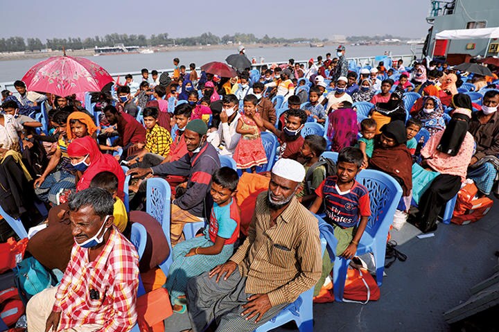 バシャン・チョール島に向かうロヒンギャ難民　MOHAMMAD PONIR HOSSAIN-REUTERS