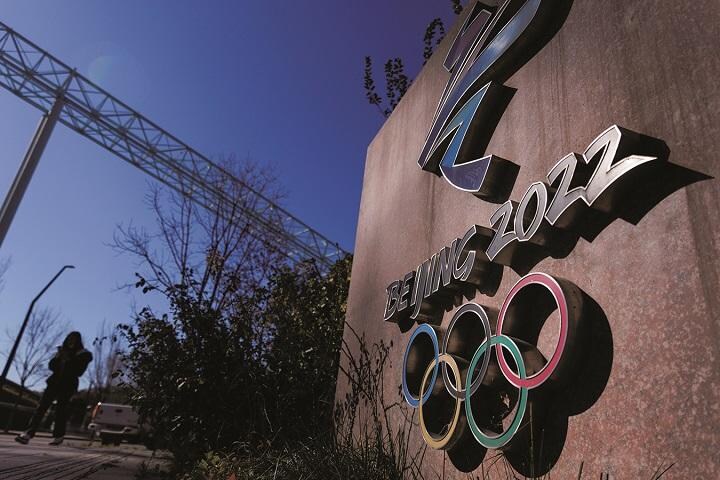 中国政府はアメリカの「外交ボイコット」にどう対処する？　THOMAS PETERーREUTERS