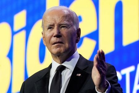 バイデン米大統領は冷戦時代に制定された国防生産法を活用して、国防上重要とみられる医薬品や医療機器の国内生産に向けた投資を拡大する。１０月撮影。（2023年　ロイター/Ken Cedeno/File Photo）