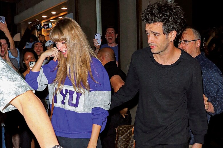 ニューヨークの音楽スタジオから一緒に出てきたスウィフト（左）とヒーリー（5月15日）　BACKGRID/AFLO