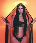 【写真】透け感が高くて見えてしまっている…？　米女優の「目のやり場に困る大胆衣装」　meganfox / instagram