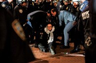 デモを強制排除した米名門コロンビア大学の無分別...メディアも閉め出し