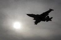 ウクライナ軍がロシアのSu-25戦闘機を撃墜...ドネツク州での衝撃映像公開