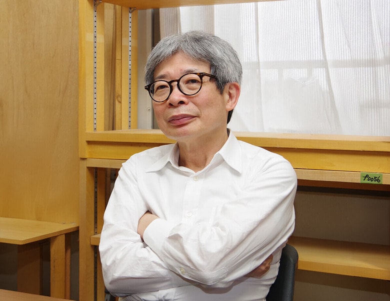 こまばアゴラ劇場の事務所にて　HISAKO KAWASAKI-NEWSWEEK JAPAN