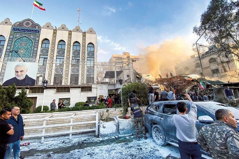 噴煙の上がるイラン大使館　FIRAS MAKDESIｰREUTERS