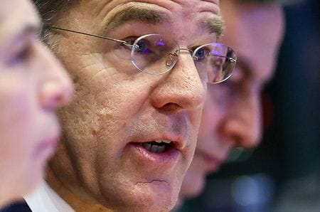 ベルギーのブリュッセルで開かれた欧州議会の外交委員会で演説する北大西洋条約機構（ＮＡＴＯ）のルッテ事務総長。２６日撮影。REUTERS/Yves Herman